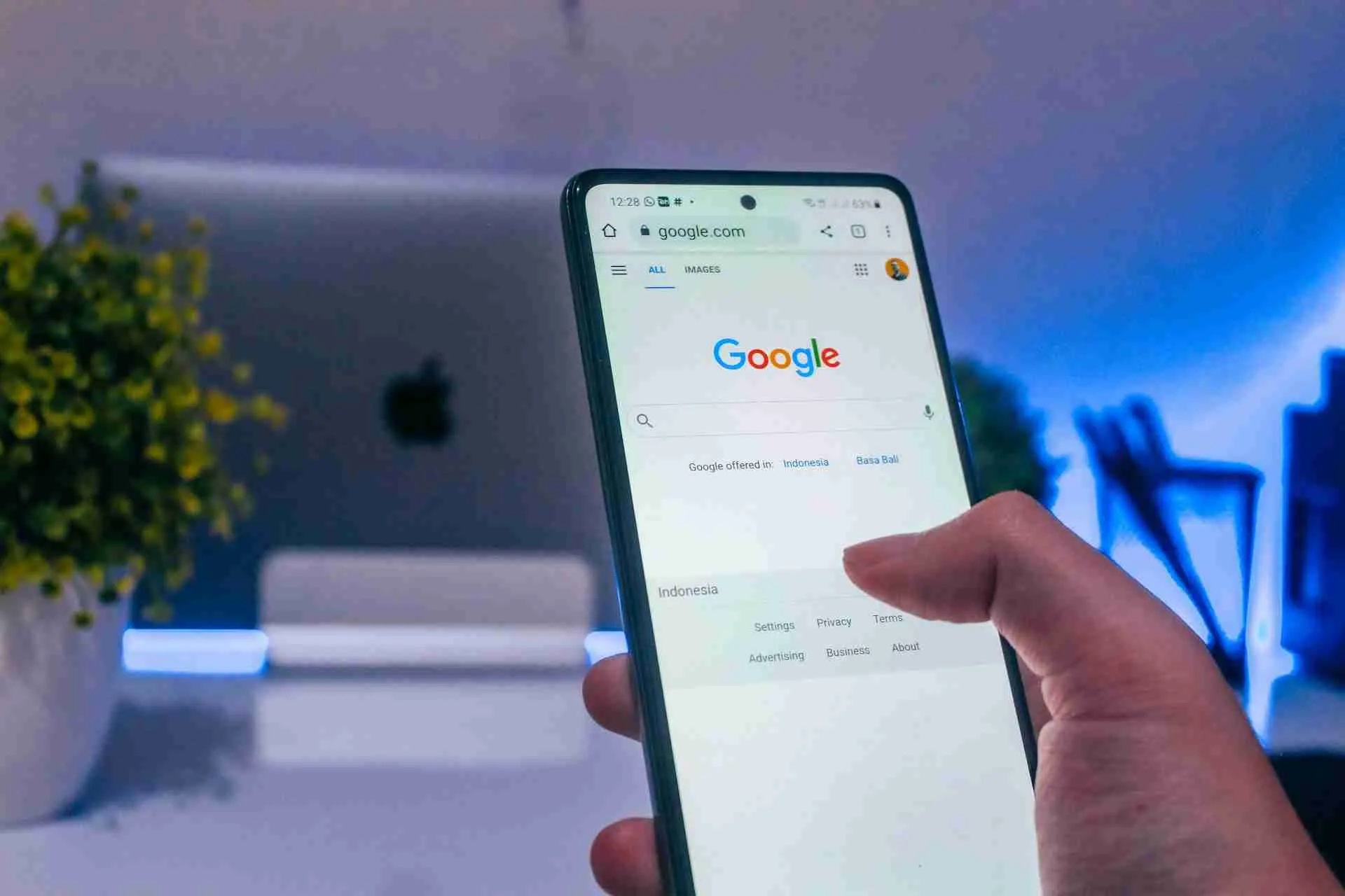 Managing Google Ads for Local Reach During the Holidays
