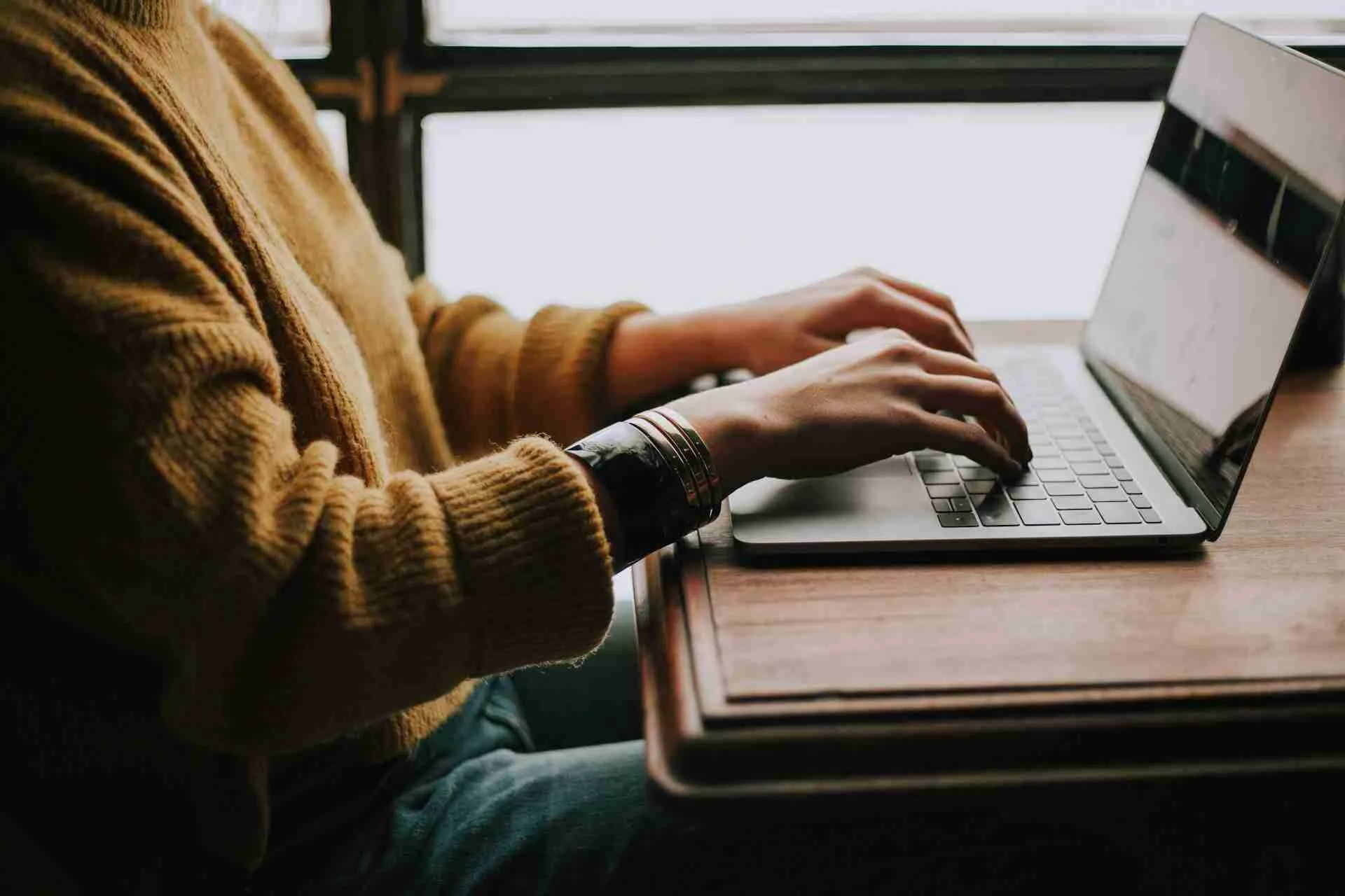 Writing Healthcare Content That Ranks Well in AI Search Results